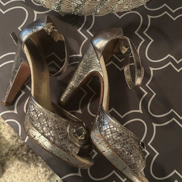 🩷🩷🩷Beautiful authentic COACH heels🩷 - Picture 2 of 11